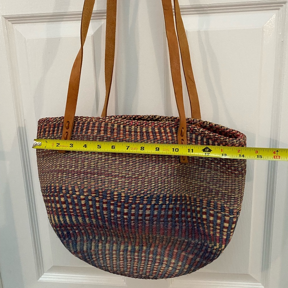 Handwoven Vintage Multi-Color African Sisal Market Tote w Tan Shoulder Straps - Picture 7 of 10